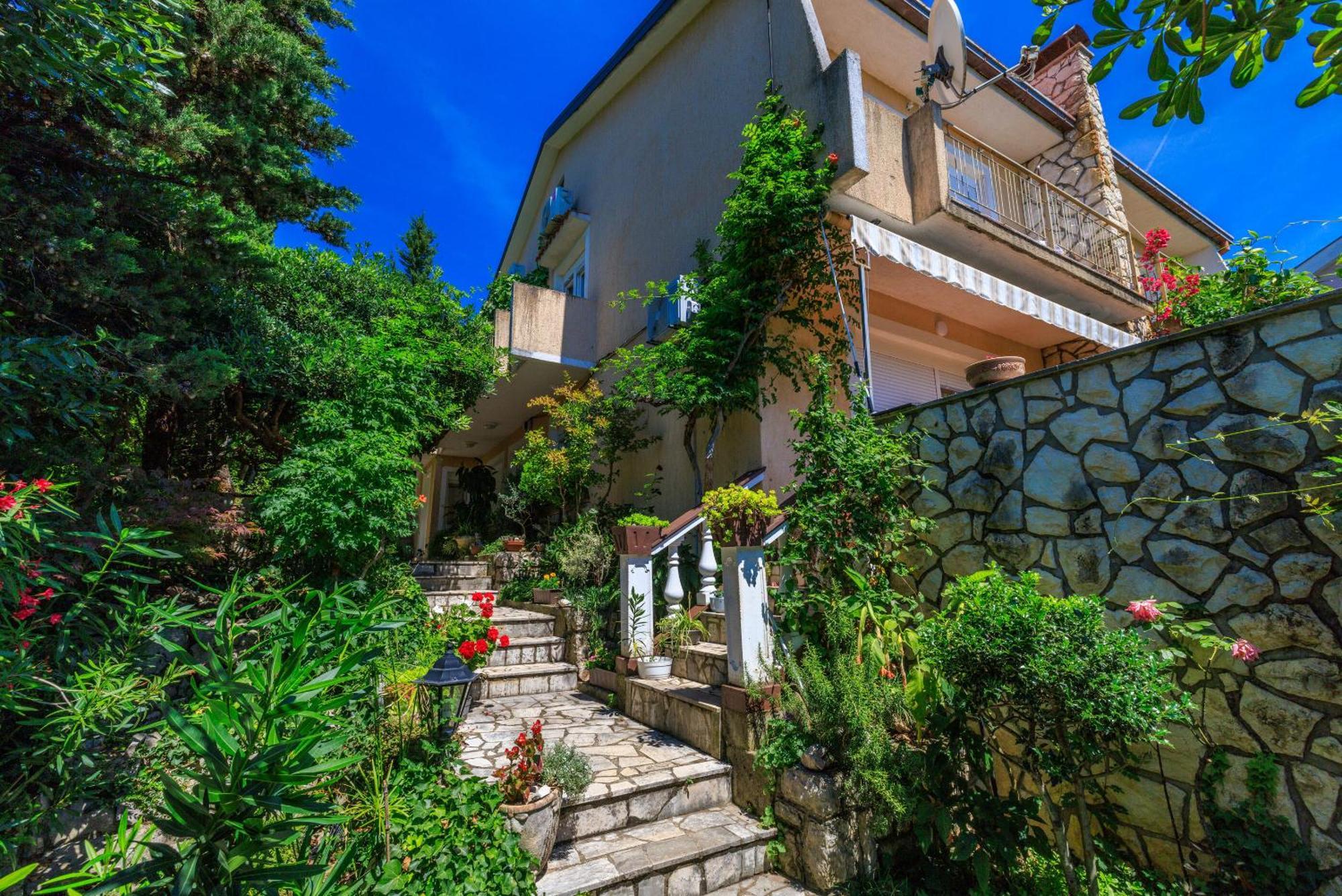 Apartments And Room Mirjana Драмаль Екстер'єр фото